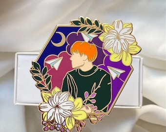 Pin del DÍA DE PRIMAVERA de BTS Jhope Hoseok