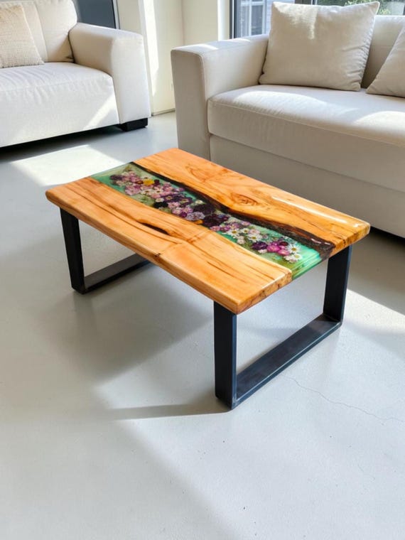 Couchtisch Sofatisch aus massiven Lindenholz LED Blütendesign Epoxidharz Tisch Kunstwerk