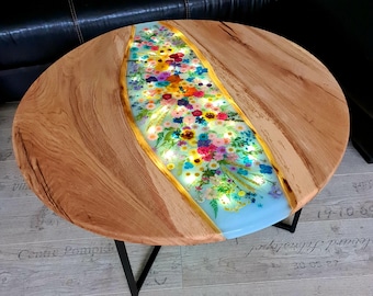 Auftragsarbeit, Couchtisch rund, Blumendesign, Epoxidharz Tisch, Rivertable, aus Wildeiche " Verkauft "