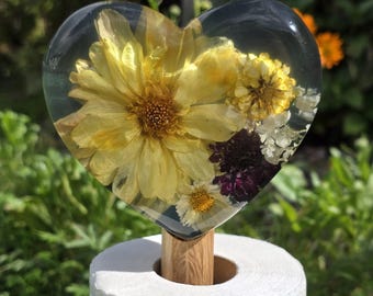 Floral kitchen roll holder – a handmade, unique piece made of oak wood and floral art.