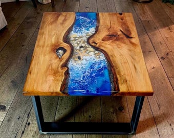 Table basse, table pour chien avec photo et empreintes de pattes, table en résine époxy, table rivière en bois de tilleul, table basse, table d'appoint « pour la décoration »