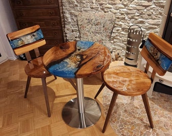 A MONTRER Table maritime ronde avec 2 chaises assorties en tilleul table en résine époxy VENDU