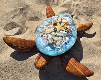 Turtle sculpture made of truffle beech and genuine beachcombing finds & resin artwork, color blue turquoise.