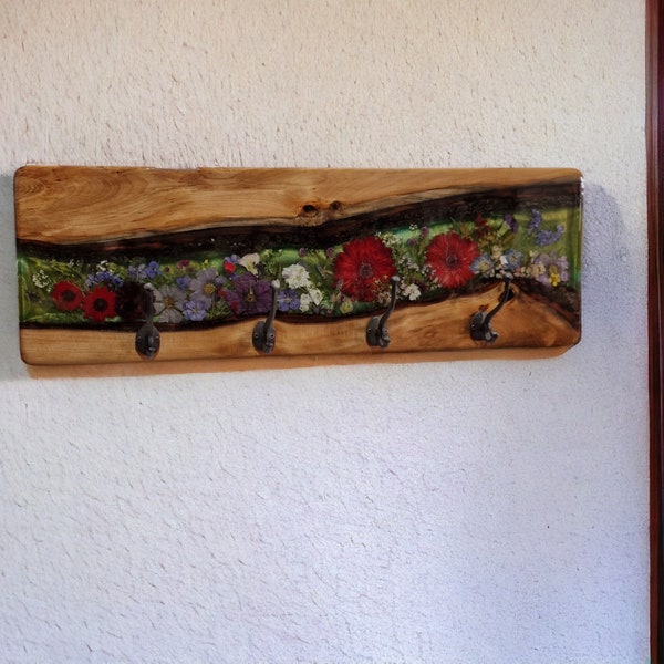 Garderobe mit echten Blüten aus Lindenholz Einzelstück Kunstwerk