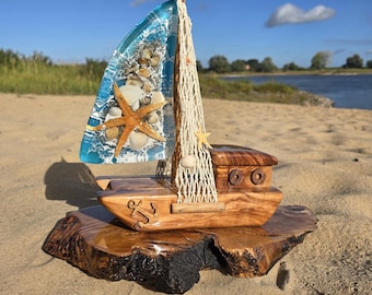 Fishing boat made of olive wood, resin and beachcombing finds – Resinart unique artwork