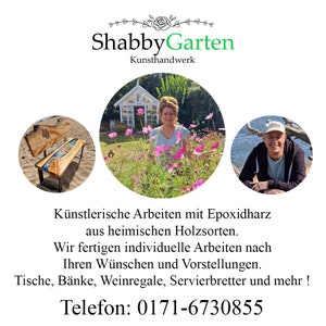 K&ouml;nnte beinhalten: Eine Holzbank mit einer blauen und gr&uuml;nen Epoxidharz-Fluss-Einlage. Die Bank wird von ShabbyGarten hergestellt, einem Unternehmen, das individuelle M&ouml;bel und Dekorationsartikel herstellt. Die Telefonnummer des Unternehmens lautet 0171-6730855.