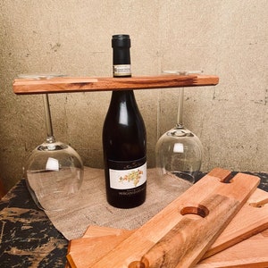 Customizable wine butler made of beech wood