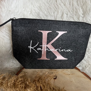 Kulturbeutel Tasche personalisiert Filz Geschenk Weihnachten Geburtstag Accessoires Frauen Mitbringsel Kleinigkeit grau Kosmetiktasche