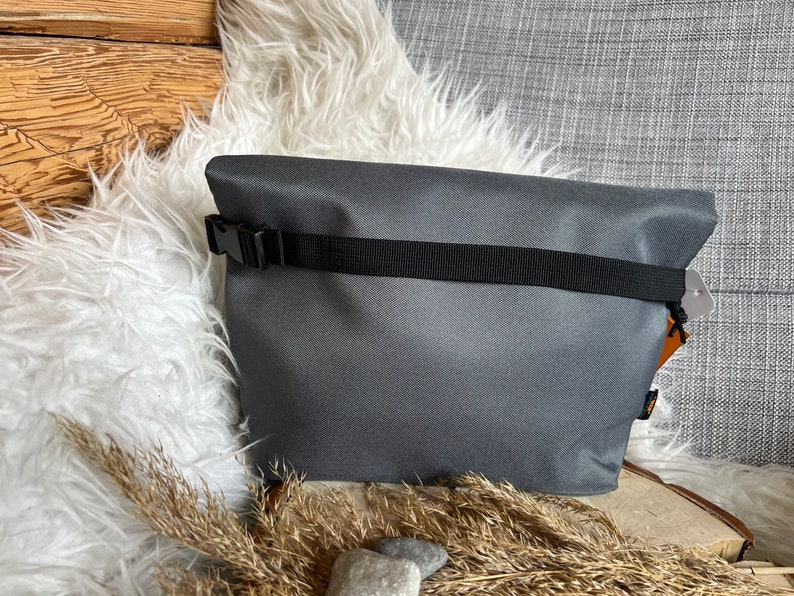 Cool Bag Kühltasche klein Lunchbag Geschenk Geburtstag Accessoires bedruckt grau mit Verschluss Einschulung Sommer Urlaub Strand Bild 2
