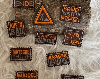 Patch Lederlabel Label Kunstleder bestickt DIY nähen Tüddel Tüddelkram, Button Jungs Geschenk blau hellblau Handmade selfmade Baustelle