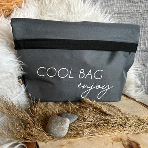 Cool Bag Kühltasche klein Lunchbag Geschenk Geburtstag Accessoires bedruckt grau mit Verschluss Einschulung Sommer Urlaub Strand Bild 1