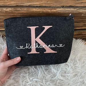 Kulturbeutel Tasche personalisiert Filz Geschenk Weihnachten Geburtstag Accessoires Frauen Mitbringsel Kleinigkeit grau Kosmetiktasche