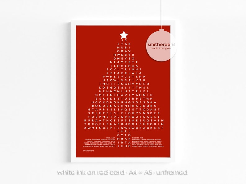 Puede incluir: Un dise&ntilde;o de &aacute;rbol de Navidad rojo con texto blanco que deletrea las palabras "STAR", "NUBI", "ORAV", "HWKBY", "OMEYEQ", "NLAYTO", "ILNHEHAA", "SCYLTRINHP", "JEEAERLAIA", "VWHLEYJETLNP", "UEOWLXSSIYTR", "TMCIISNGNVYOED", "DOSGGEGL", "HTINLNRIEL", "CHKIDS", "HAVUE", "YAHMNIC", "ETWH", "NC", "HG", "D", "ZWHINO", "LMRL", "G", "N", "DFSDA", "A", "LKORN", "OOAGT", "NGDER", "H", "OBIN", "WCRACKERF" y "smithereens. made in england".
