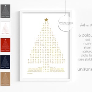 Puede incluir: Una impresi&oacute;n de b&uacute;squeda de palabras de &aacute;rbol de Navidad en pan de oro con las palabras "smithereens made in england" en la esquina superior derecha. La impresi&oacute;n est&aacute; disponible en tama&ntilde;o A4 o A5 y en seis colores: rojo, azul marino, gris, natural, pan de oro y pan de oro rosa. La impresi&oacute;n no est&aacute; enmarcada.