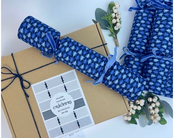 Galletas navideñas reutilizables con estampado azul de Liberty Festive Firs