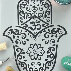 Plantilla de mano Hamsa.  A5 mylar.  Para pintar muebles, telas, arte mural, álbumes de recortes, señalización y azulejos, únicos.  Haz clic para pintar ahora