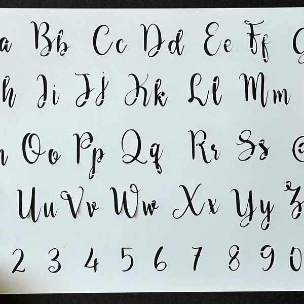 Pochoir alphabet au format A4 pour meubles, tissu, carrelage, gravure, peintures murales, travaux scolaires, travaux manuels, décoration de gâteaux. Cliquez maintenant pour peindre et décorer