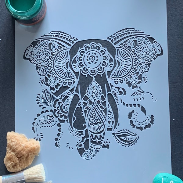 Pochoir éléphant mandala majestueux au format A4 pour meubles, tissus, peintures murales, gravures à l'eau-forte, signalisation, tous les travaux manuels d'art et d'artisanat, cliquez pour peindre et décorer