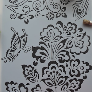 Plantilla con motivos florales para jardín, tamaño A4. Mariposa, pluma de pavo real. Plantilla para muebles, arte mural, scrapbooking y señalización única.