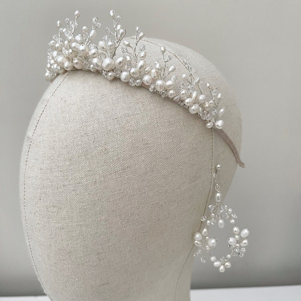 Bridal tiara, wedding tiara, Bridal headpiece, Bridal hair accessories, bridal pearl tiara, pearl and crystal tiara