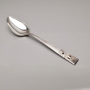 Oneida Community Hampton Court Pattern Dessert Spoon Spoons 7 3/8" 18.7 cm