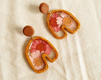 Pressed Flower Pink Daisy Earrings 'Daisy Arches'