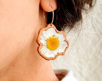 Pressed Flower Daisy Hoop Earrings