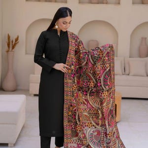 Färgglad broderad svart organza dupatta: pakistansk sindhi phulkari-halsduk med guldpaljetter och handvävd jacquard av finaste kvalitet, chunni
