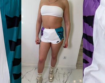 NIKE International Vintage 90s Shorts – Deadstock with Tags, Rare Retro Sportswear