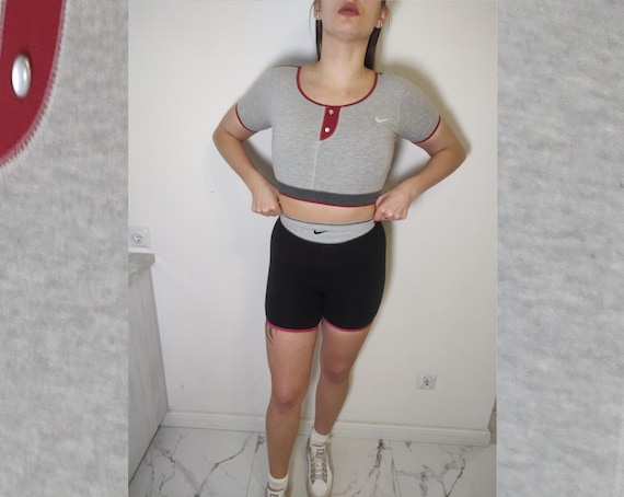 Zestaw sportowy NIKE Vintage 90s – sportowy glamour dla odważnych kobiet