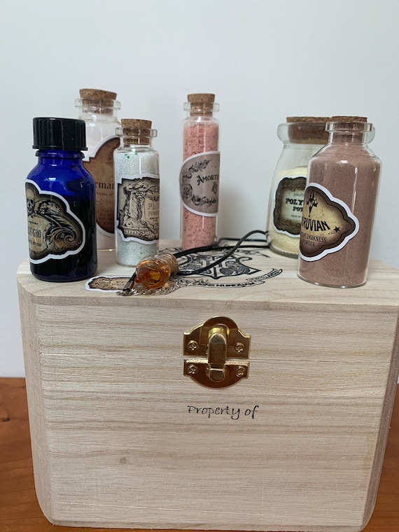Potion Kit for the Discerning Witch or Wizard -   Harry potter  bricolage, Cours de magie, Harry potter