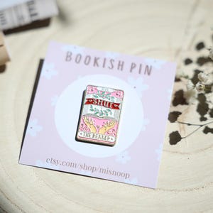 Pin de e-mail - Tarô Smut | alfinete | Botão | Acessório | livresco | Livros | lendo | livro de bolso