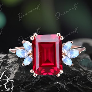Anillo de compromiso con rubí rojo de laboratorio de 4 quilates, corte esmeralda, oro rosa vintage, anillo de compromiso en racimo, piedra lunar, anillo de boda, promesa de aniversario.