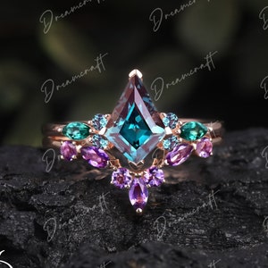 Kite Cut Alexandrite ring for women vintage Alexandrite engagement ring set art deco emerald ring amethyst wedding band unique wedding  set