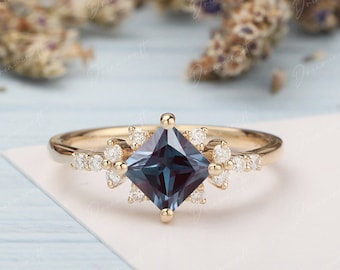 Alexandrite Engagement Ring Princess Cut Vintage Cluster Engagement Ring 14k Yellow Gold Diamond/Moissanite  Bridal Anniversary Ring