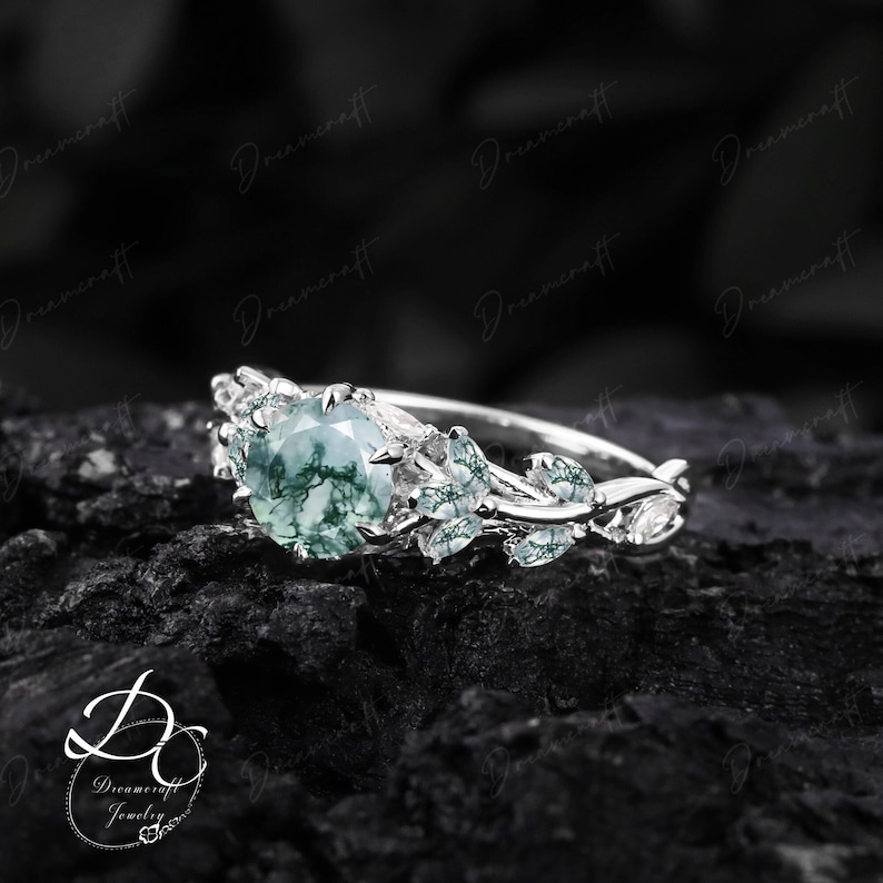 Anillo de compromiso de ágata de musgo de oro blanco con hoja Art Déco, anillo de promesa de racimo inspirado en la naturaleza, rama de piedra preciosa verde, anillo nupcial, joyería imagen 1