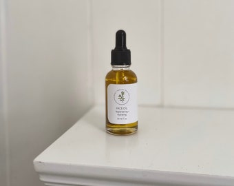 Naturalny regenerujący olejek do twarzy – serum z dzikiej róży, jojoby i nagietka