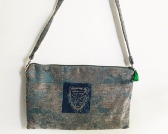 Small shoulder bag