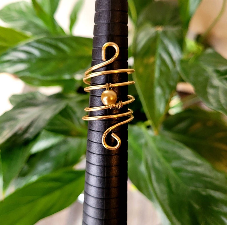 Size 7.5 Gold Tone Copper Wire Ring
