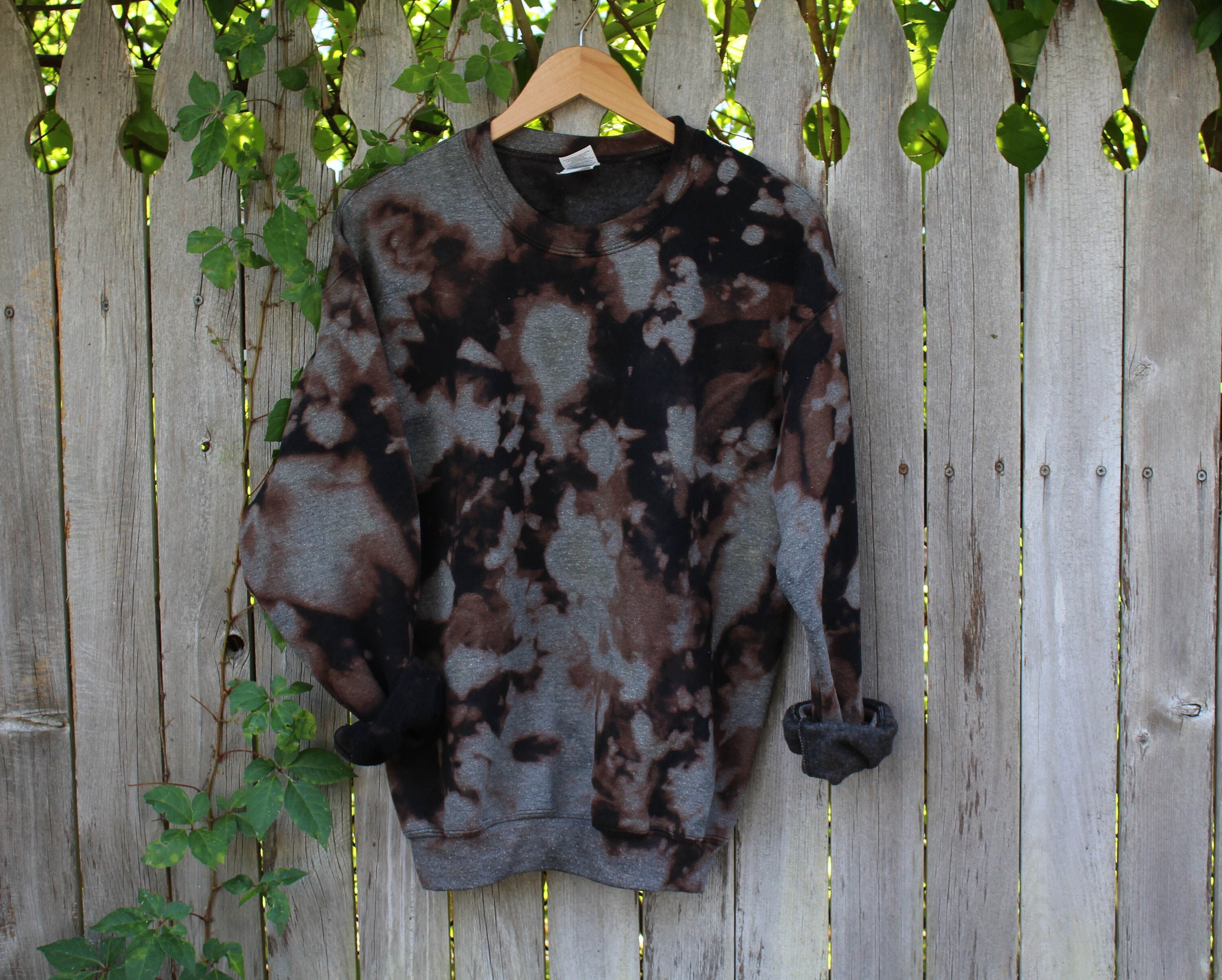 tie dye black clothes with bleach