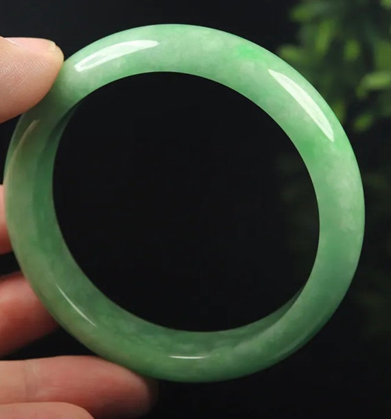 VINTAGE Medium Jadeite Green Jade Bangle SiZe 59mm