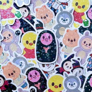 Streunende Kinder SKZOO x Studio Ghibli Kostüme Holographische Aufkleber-Flocken | K-Pop Merch | Anime Merch
