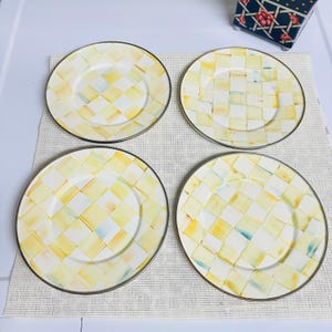 MacKenzie-Childs Parchment Check Yellow Enamel Salad Plates Vintage 4 Piece Set afbeelding 4