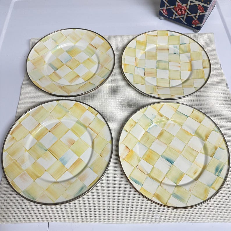 MacKenzie-Childs Parchment Check Yellow Enamel Salad Plates Vintage 4 Piece Set afbeelding 1