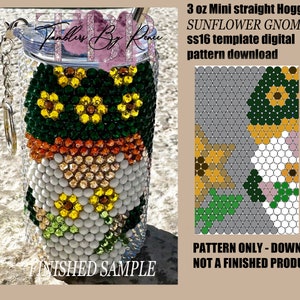 Può includere: Download del modello digitale per un progetto di perline di gnomo di girasole Hogg mini dritto da 3 oz. Il modello è per perline di dimensione 16 e include un'immagine di un campione finito.