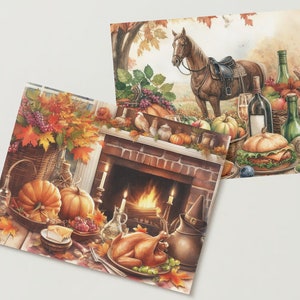 Puede incluir: Dos impresiones en acuarela que representan escenas otoñales. Una muestra un caballo ensillado cerca de una mesa con comida y bebida. La otra muestra una chimenea con una mesa puesta para un festín, incluyendo un pavo asado y calabazas.