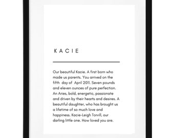 Peut inclure: Une impression d'art imprimable en noir et blanc avec le nom "Kacie" en haut et un message sincère sur la naissance d'une fille. Le message comprend la date de naissance, le poids et le signe astrologique.