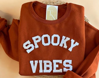Spooky Vibes Sweatshirt, Spooky Season Sweatshirt, Spooky Sweatshirt, Halloween Sweatshirt,Fall Crewneck,Vintage Halloween Shirt,Ghost Shirt