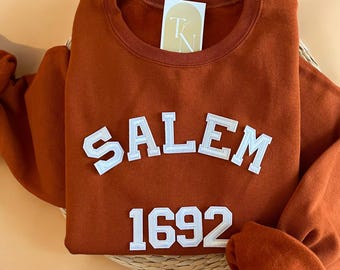Salem 1692 Sweatshirt, Salem Massachusetts Sweatshirt, Halloween Crewneck, Witch Crewneck, Retro Halloween Shirt, Vintage Halloween Sweater