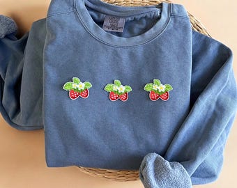 Comfort Colors® Strawberry Crewneck, Strawberry Sweatshirt, Strawberry Lover Shirt, Cottage Core Sweatshirt, Berries Shirt,Fruits Sweatshirt